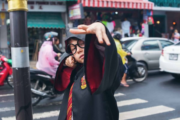 Quels sont les enjeux de l'utilisation d'acteurs vocaux célèbres dans les jeux vidéo?